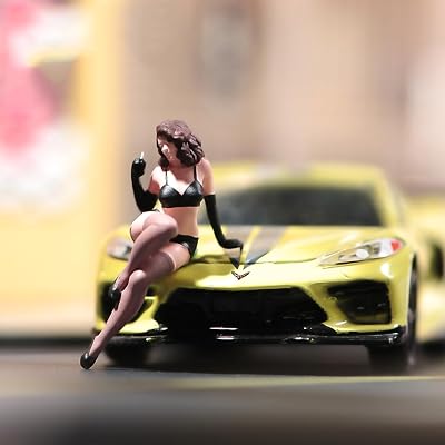 Miniatures Figure 1:87 1:64 1:43 1:24 Scale Beauty Girl Leaning Against The car Resin Figurine Model Creative Photography Scene Doll Painted, 124Scale