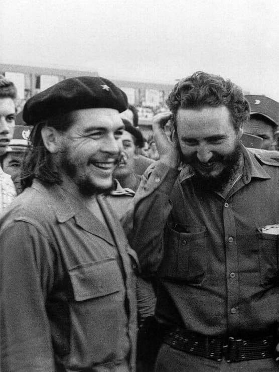 Home Comforts Che Guevara & Fidel Castro Cuban 6253-12 Inch by 18 Inch Laminated Poster with Bright Colors and Vivid Imagery-Fits Perfectly in Many Attractive Frames