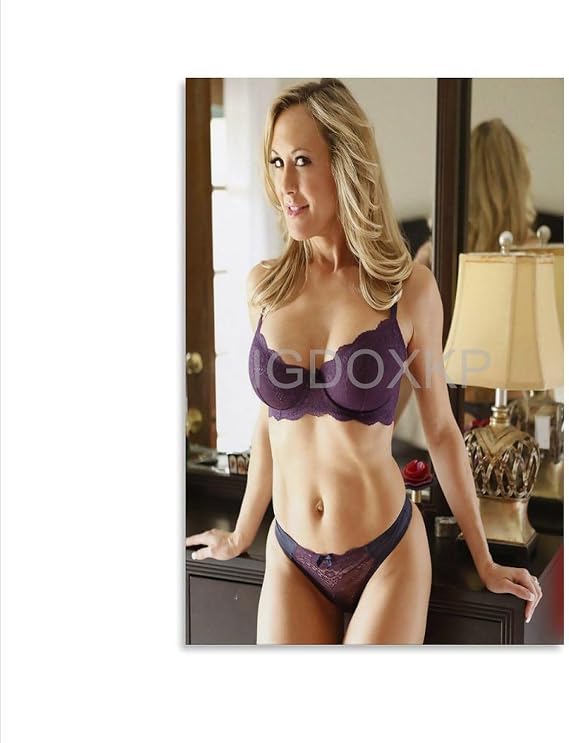 ACSGQR Brandi Love Sexy Actress Poster Bedroom Bikini Girl Poster6 Canvas Poster Wall Art Decor Print Picture Paintings for Living Room Bedroom Decoration Unframe-style 24x36inch(60x90cm)