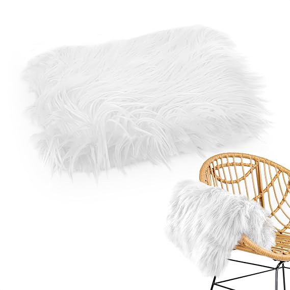 23.6" 19.7" White Faux Fur Rug Small with Dense Pile Fibers - White Blanket for Photoshoot Outdoor & Indoor, Baby Christmas Photo Props - Non-Shedding Faux Fur Baby Blanket for Photoshoots and Decor