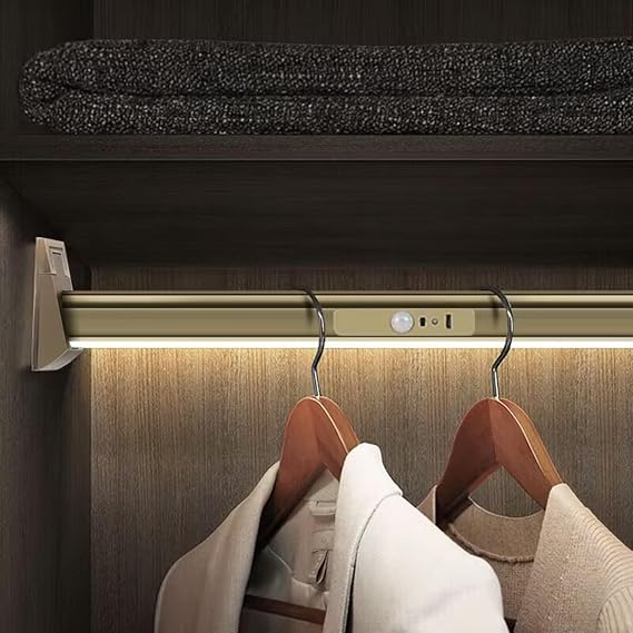 Closet Rod with Led Lighting 40-130cm, Black Metal Closet Rod with 2 Base, Wardrobe Rail with Built-in Lithium Battery,Heavy Duty Closet Bar 50kg Load, Metal Coat Hanger(900mm)
