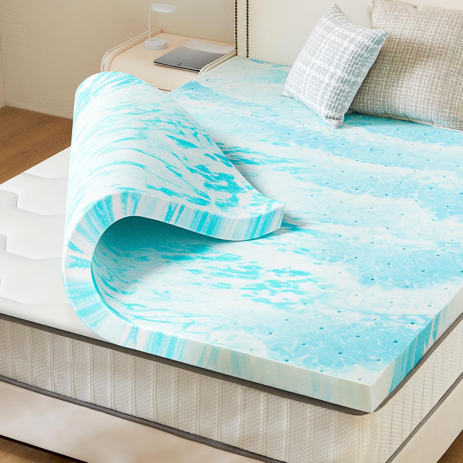 Sweetcrispy Mattress Topper King, 2 Inch Thick Memory Foam Gel Infused Cooling Toppers Pad for King Size Bed, Sleeper Sofa, RV, Camper, CertiPUR US Certified, Ventilated and Breathable