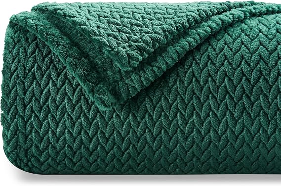 NEWCOSPLAY Super Soft Throw Blanket Forest Green Premium Silky Flannel Fleece Leaves Pattern Lightweight Bed Blanket All Season Use (Forest Green, Throw(40"x50"))